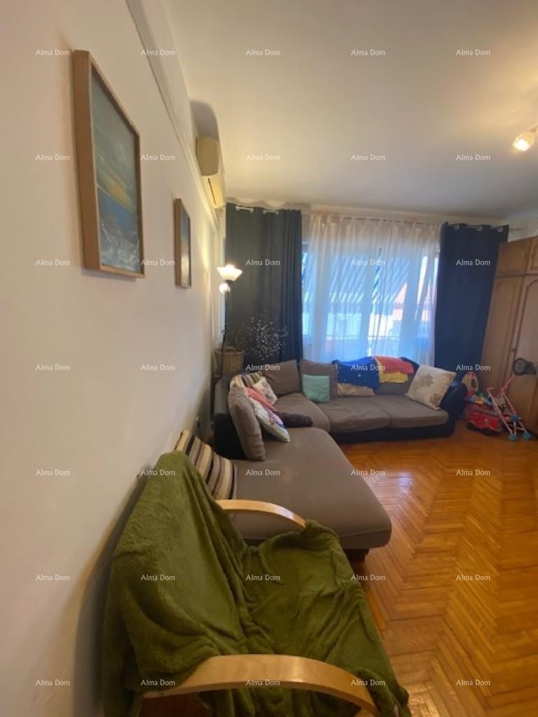 Velika samostojeća kuća. Pula. Veli vrh. 19