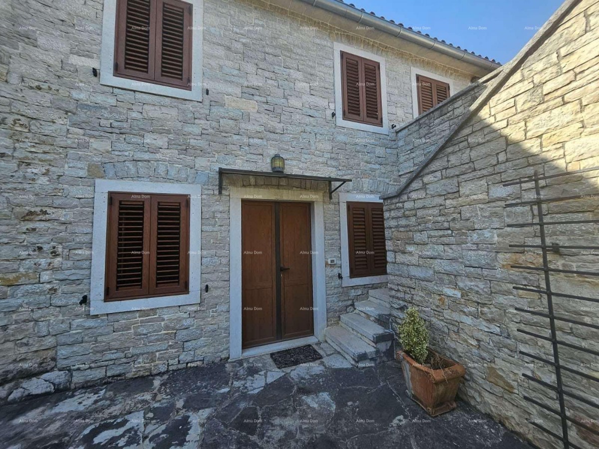 COMPLEX OF STONE HOUSES WITH 5 RESIDENTIAL UNITS – TINJAN 5