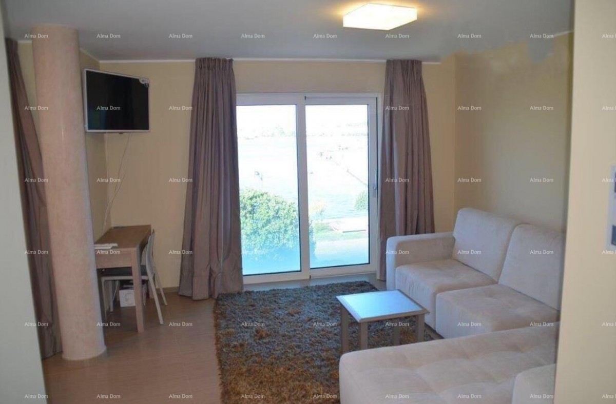 Umag, Pogled na more!!! Moderan stan u centru Umaga – 50 m od mora 2