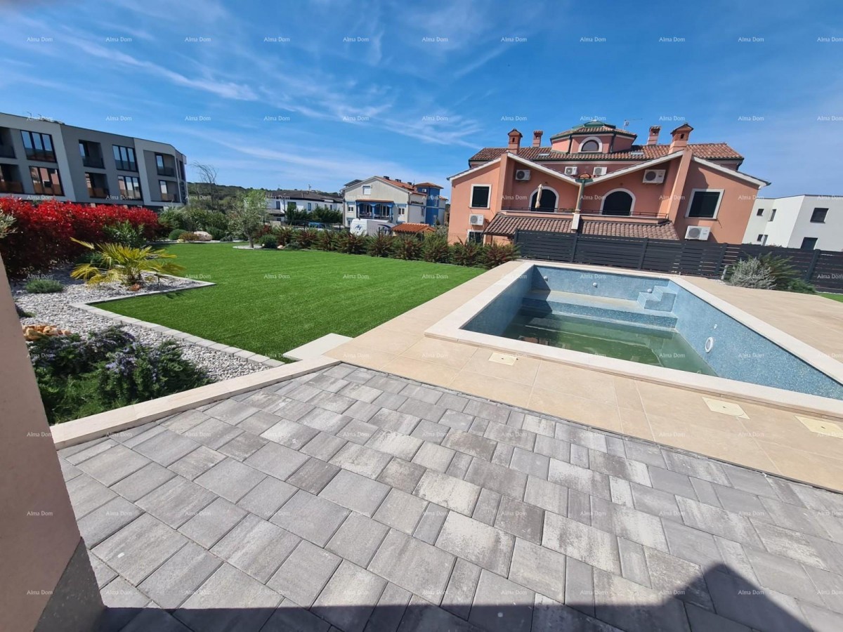 Современный оазис с бассейном и собственным садом в Банйолах 37