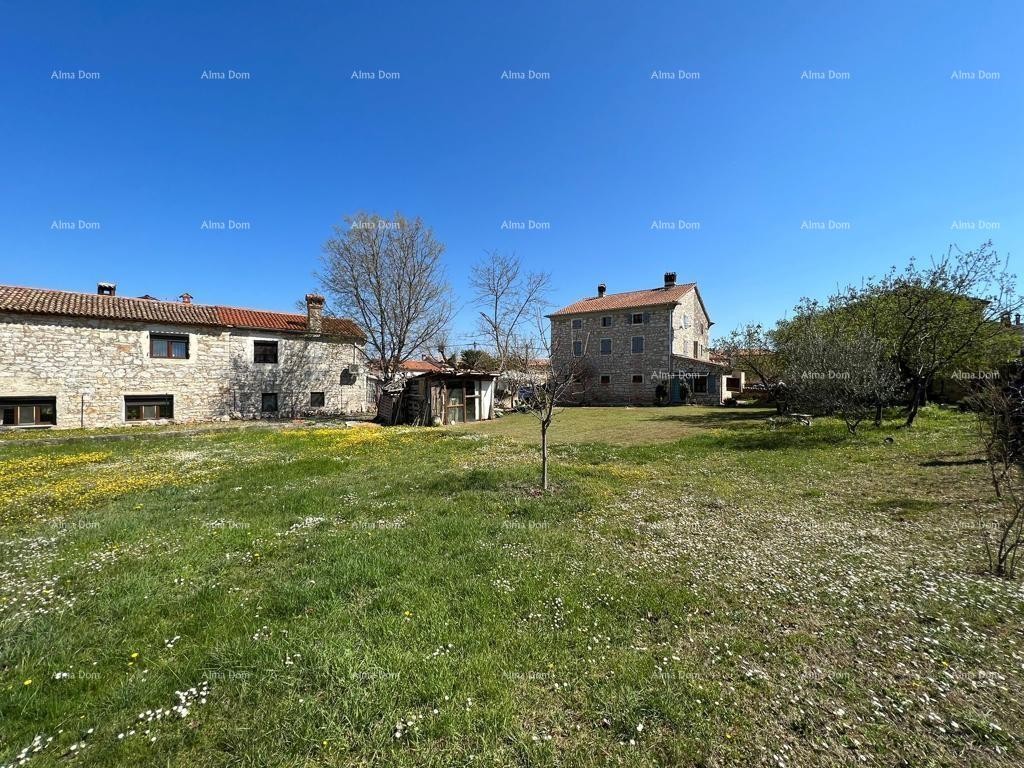 Красивый каменный дом примерно в десяти километрах от центра Пореча. 3