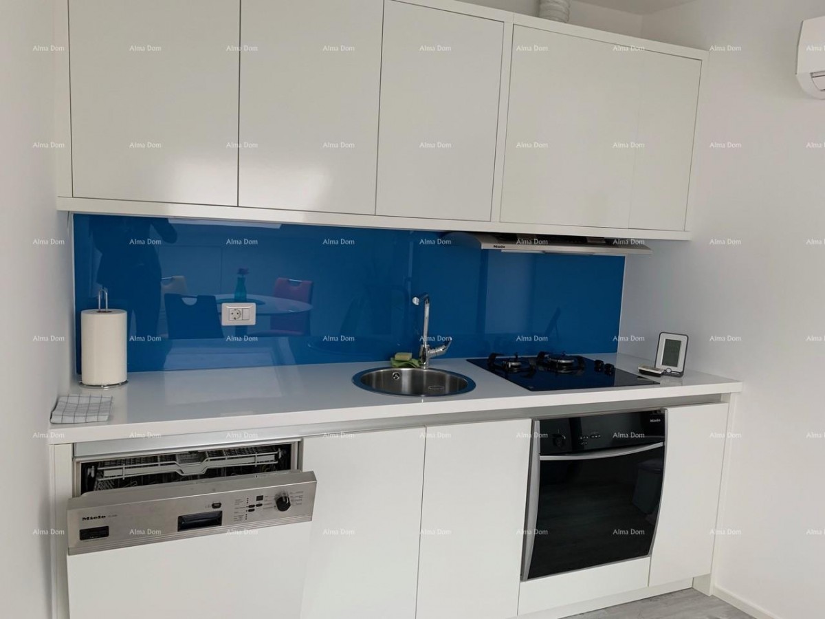 Čudovita hiša s tremi etažiranimi apartmaji v starem mestnem jedru Poreča! 48