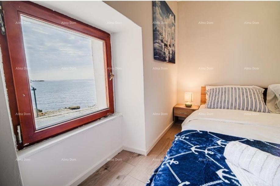 Sale of a furnished and renovated apartment - first row to the sea! Umag 7