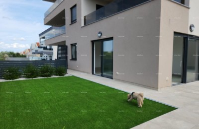 Modern oasis with a pool and private garden in Banjole