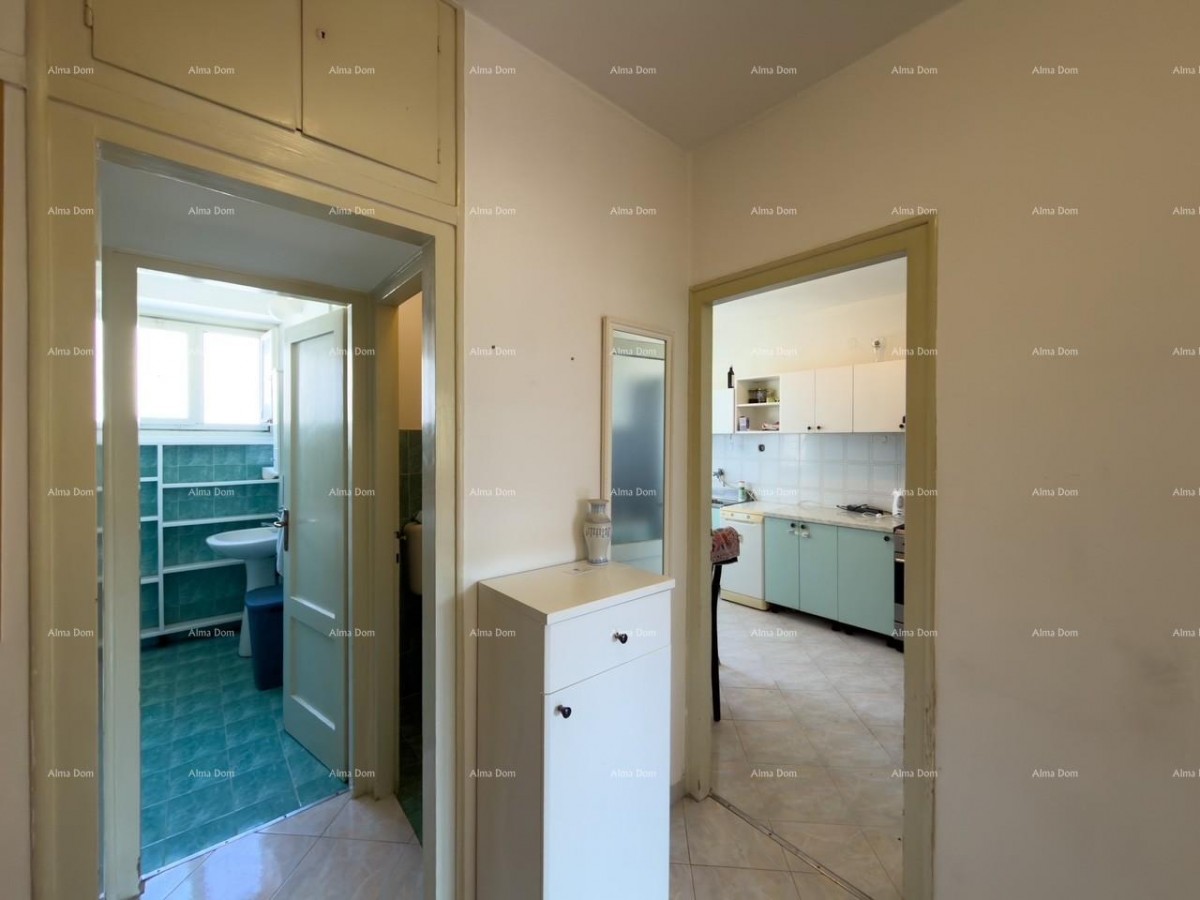 We are selling an apartment in an excellent location in Pula! 8