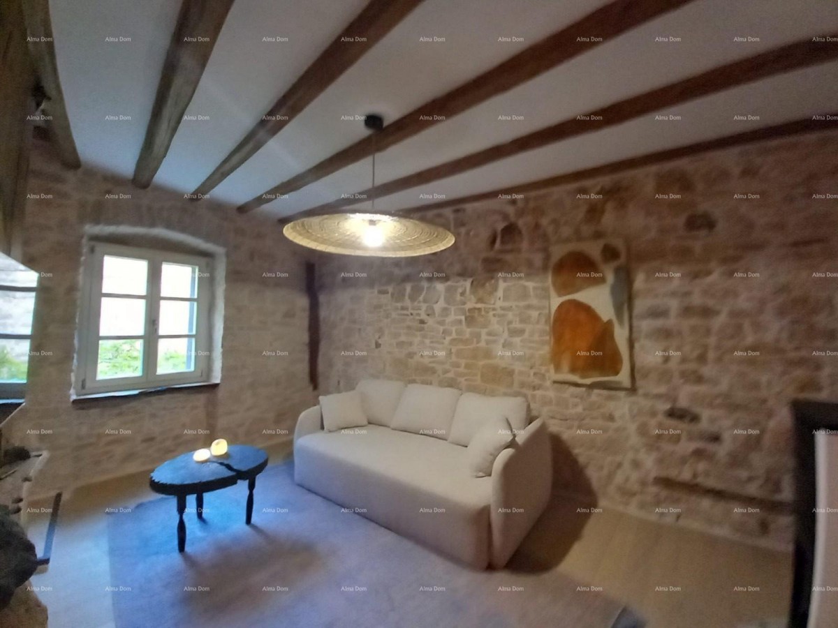 Bale – completely renovated stone house in the center, 116 m² 40