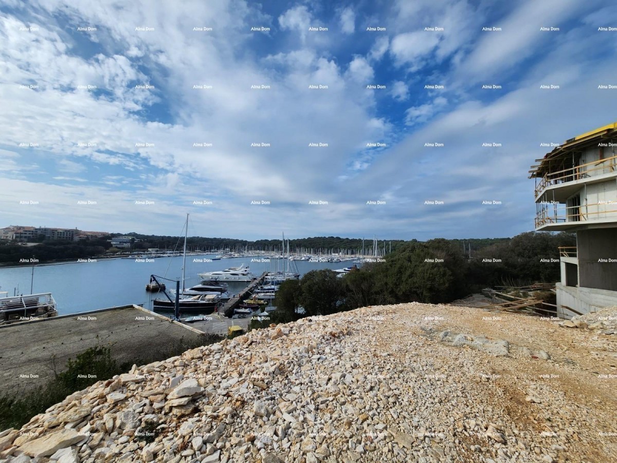 Sale of modern apartments in an exclusive building with a view of the marina, Pula! 13