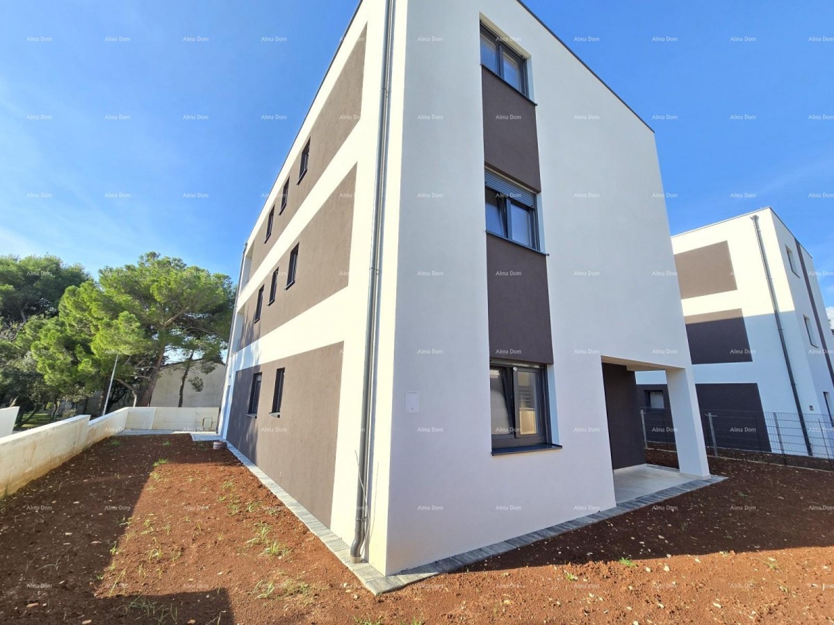 Two-bedroom apartment with a garden near the sea. MEDULIN. 1