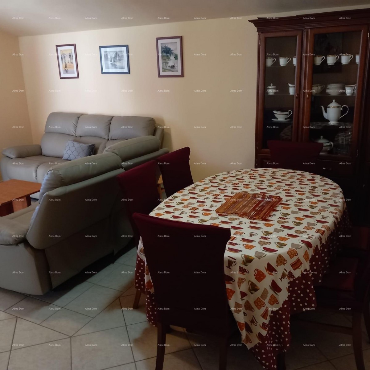 Prodaja kuće s dvorištem i parkirnim mjestima, Pula! 7