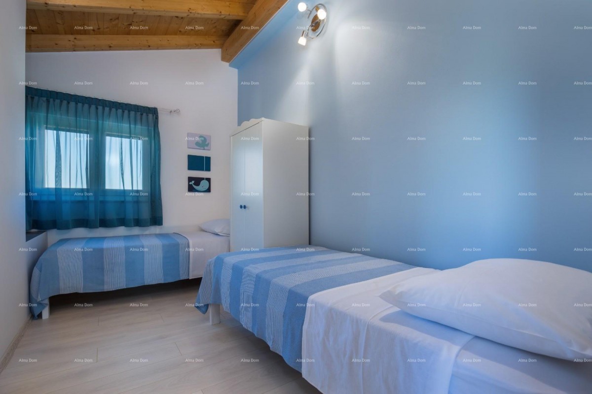 Fažana, detached house on a large plot of 1844 m2. View of the entire Fažana. 25