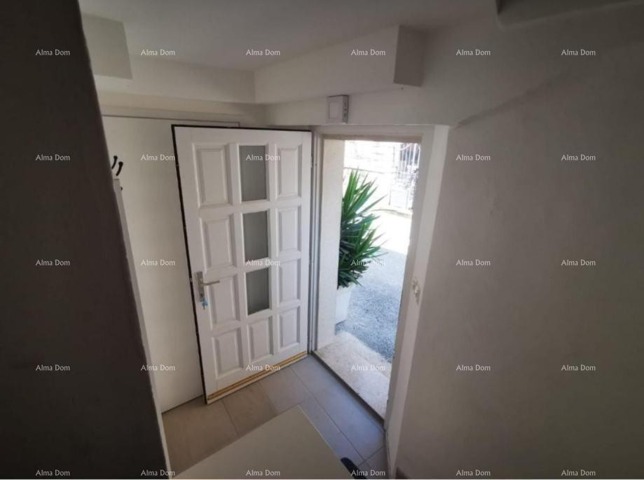 Prodaja - Kuća u centru, samo 50 m udaljena od mora, Umag! 2