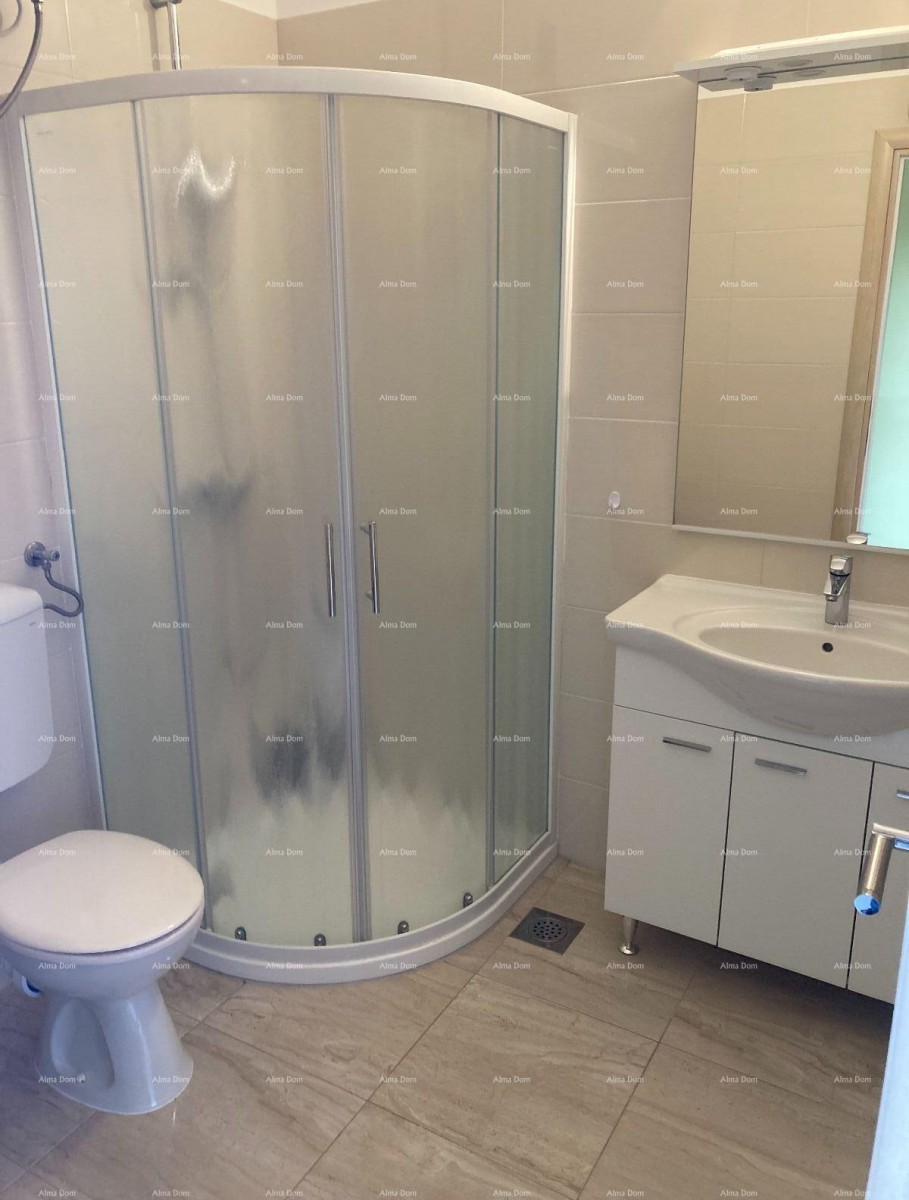 Prodaja - Prvi red do mora! Moderna, prostrana kuća s 4 zasebna stana, garažom i vezom, Rogoznica. 11