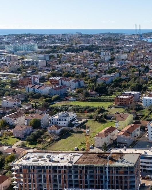 Pula! Multi-family, modern building with an elevator, close to the center. Apartment with a parking space and storage. s66 15