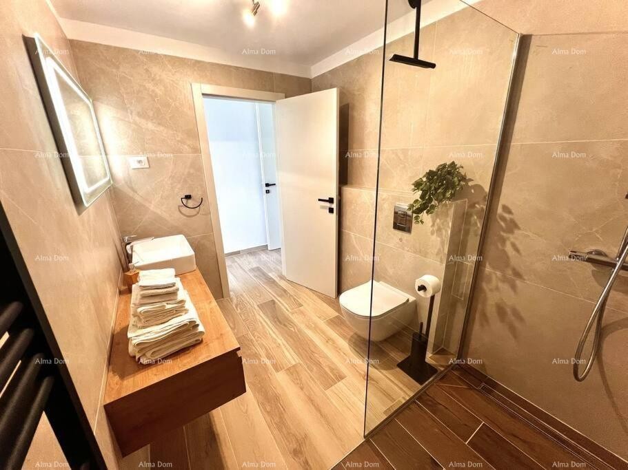 Продается красивый и современный дом, Пореч 29