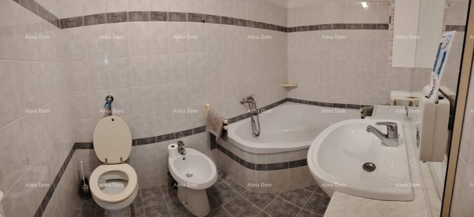 Prodaje se prostrani stan od 96 m² u Puli 10