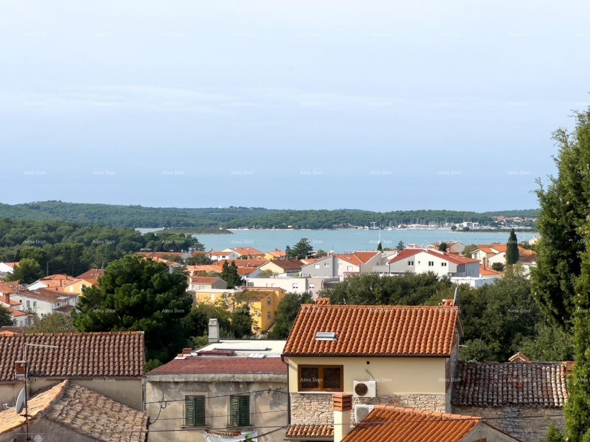 Prodaja  urejene, prenovljene hiše s pogledom na morje, Medulin! 1