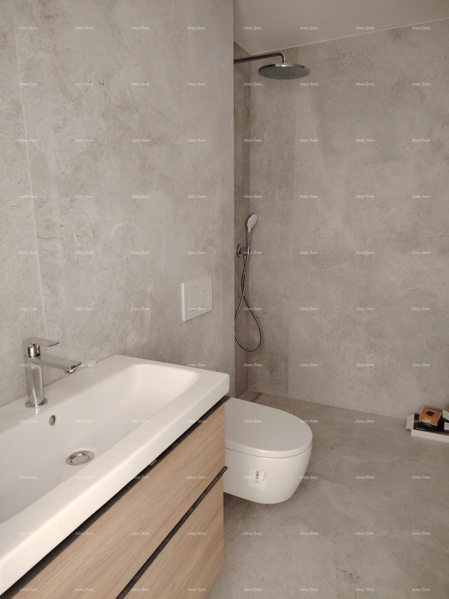 Продажа квартир в жилом и коммерческом здании с видом на море, центр Умага! / S9 10