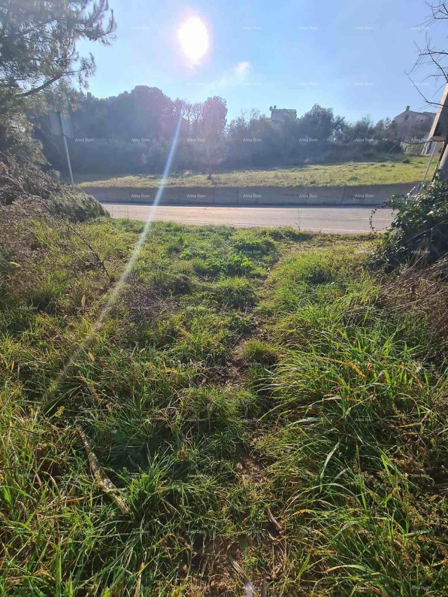 Terreno edificabile Vintijan – 800 m2 – lungo la strada 8