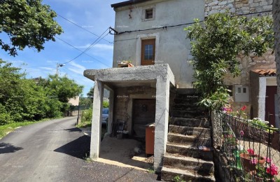 Sale of a renovation house with construction land, near Poreč, Žbandaj!
