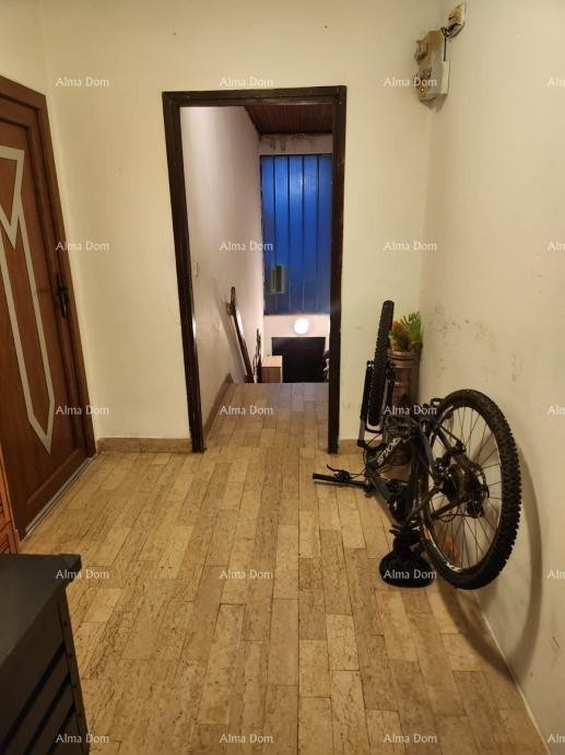 PRODAJA DVA STANA V PRIZIDJU HIŠE Z VRTOM 8