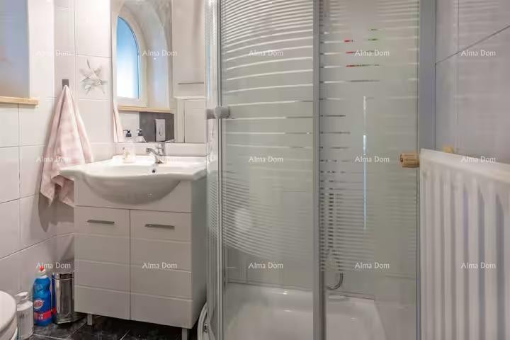 Отличная возможность! Продажа - привлекательный дом с бассейном и ухоженным участком, Банйоле! 21