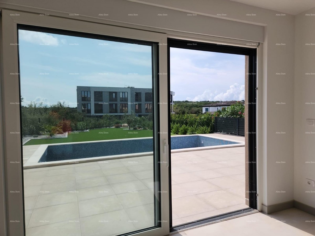 Современный оазис с бассейном и собственным садом в Банйолах 14