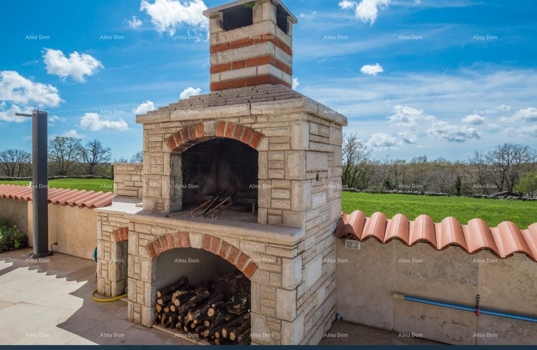 Красивый дом с бассейном, утопающий в зелени! 5