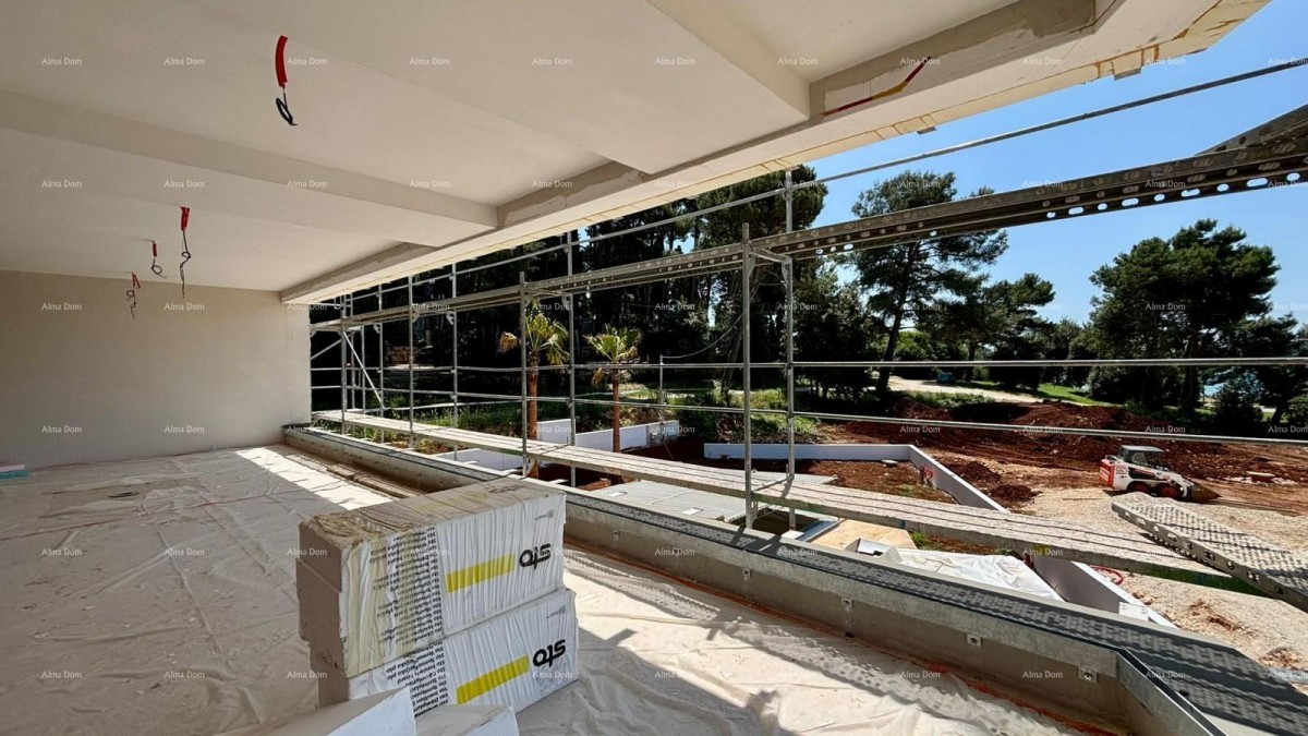 Продается современная вилла в Ровине 48