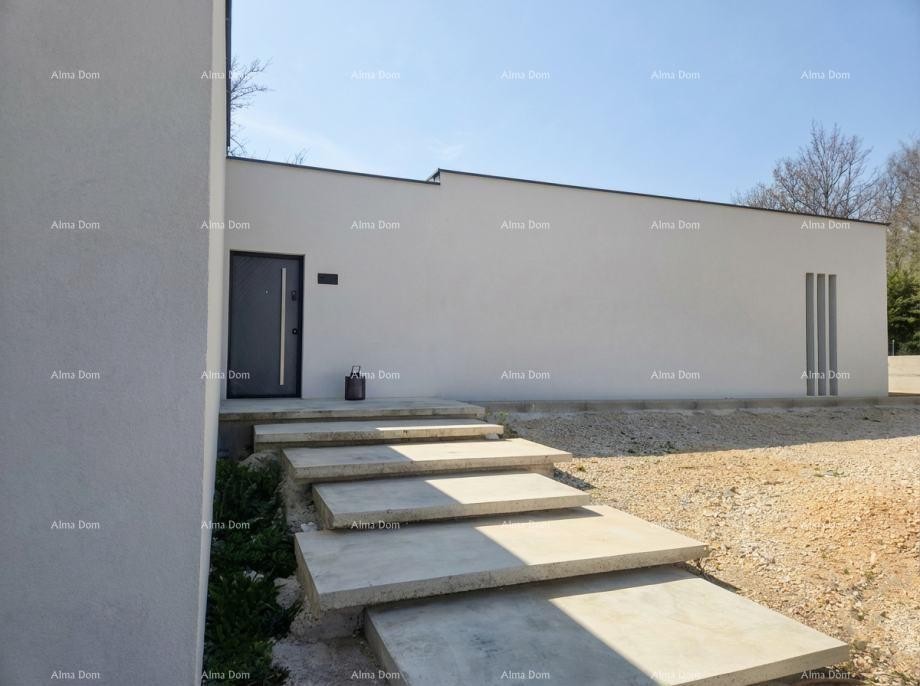 For sale: single-story house in a quiet part of Labin. 3