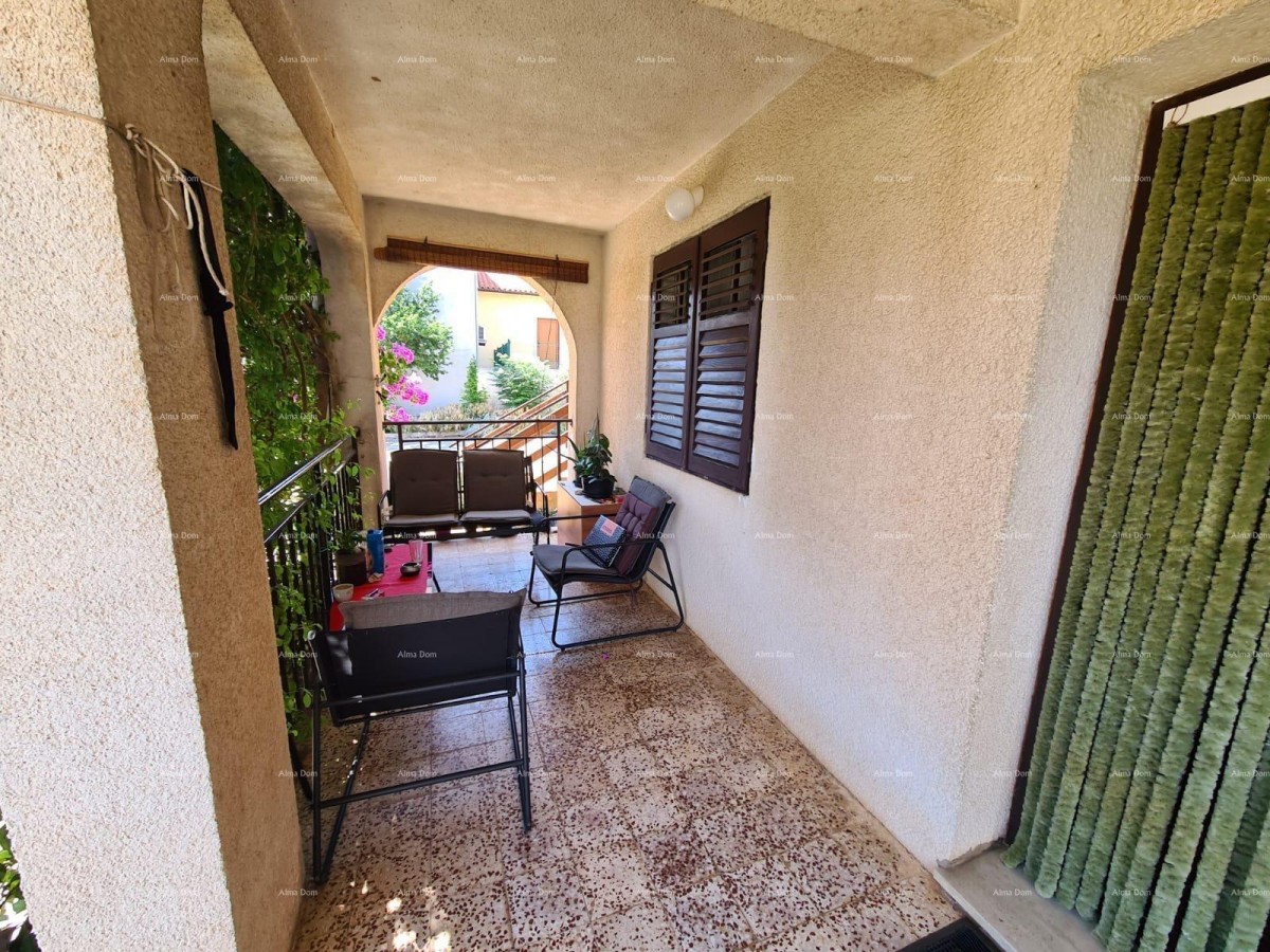 Sale of a house with two residential units, an auxiliary building, and a garage, Ližnjan! 13