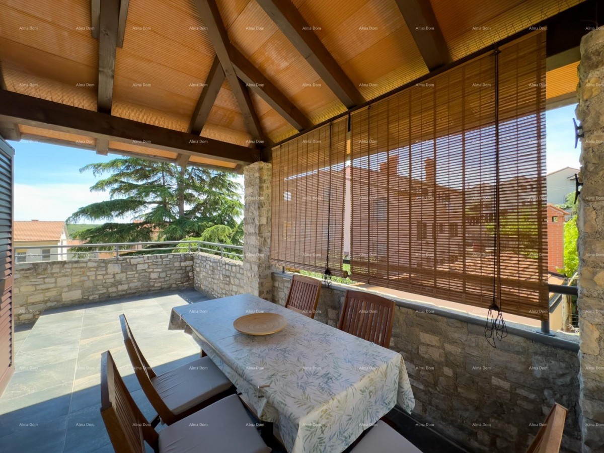 Beautiful house with a pool in Pula, ideal for a family or investment. 46