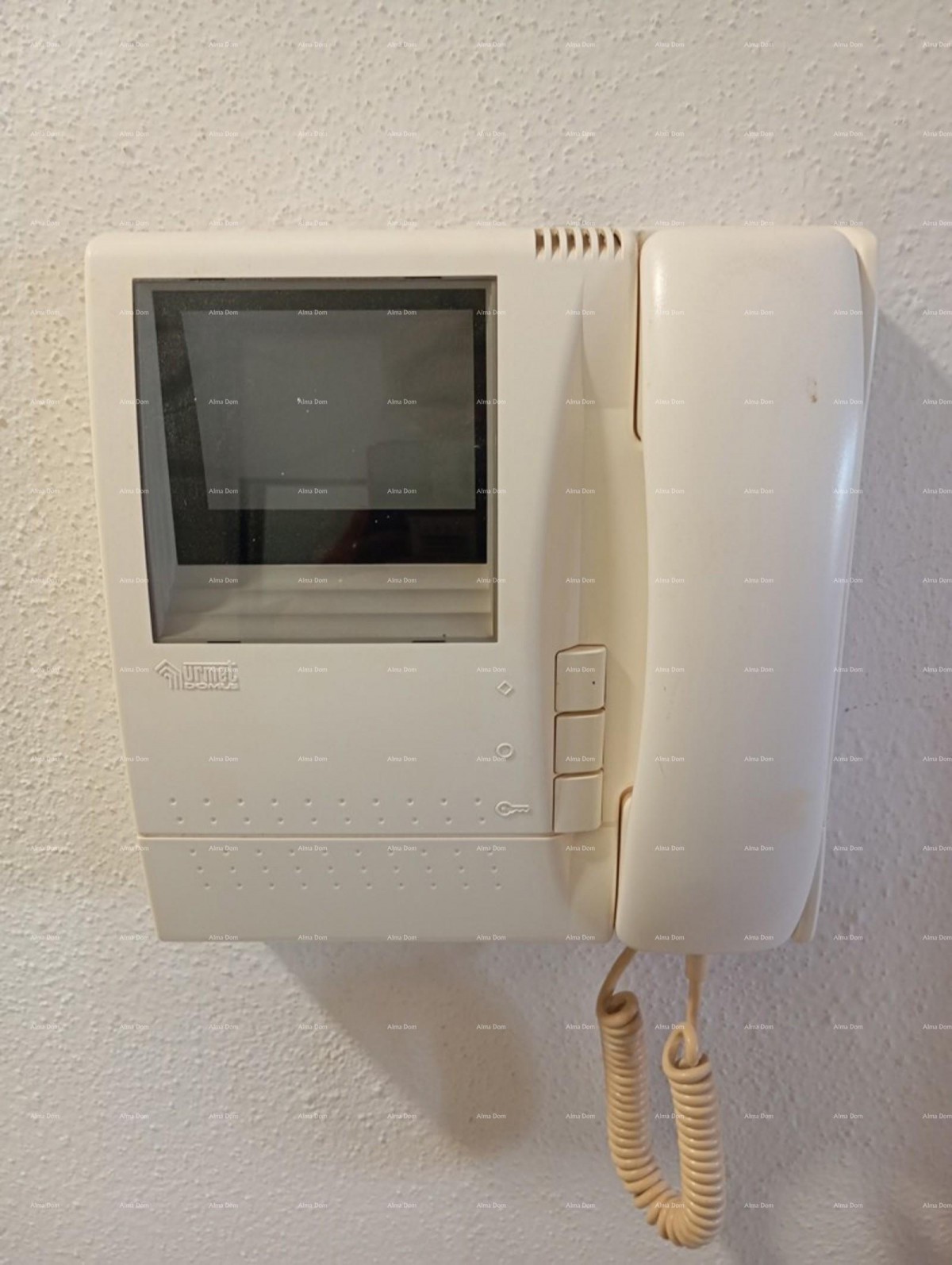 For sale: Apartment in an excellent location in Pula-Veruda, close to the sea! 12