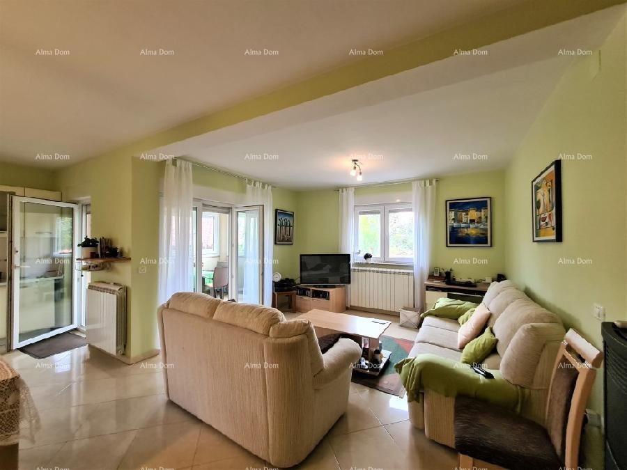 Ližnjan u prodaji  jedna velika i jedna mala kuća. 29