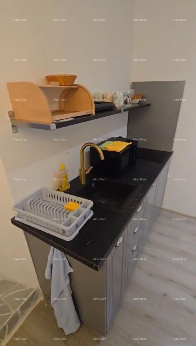 In vendita appartamento 83 m² – Pula, centro 4