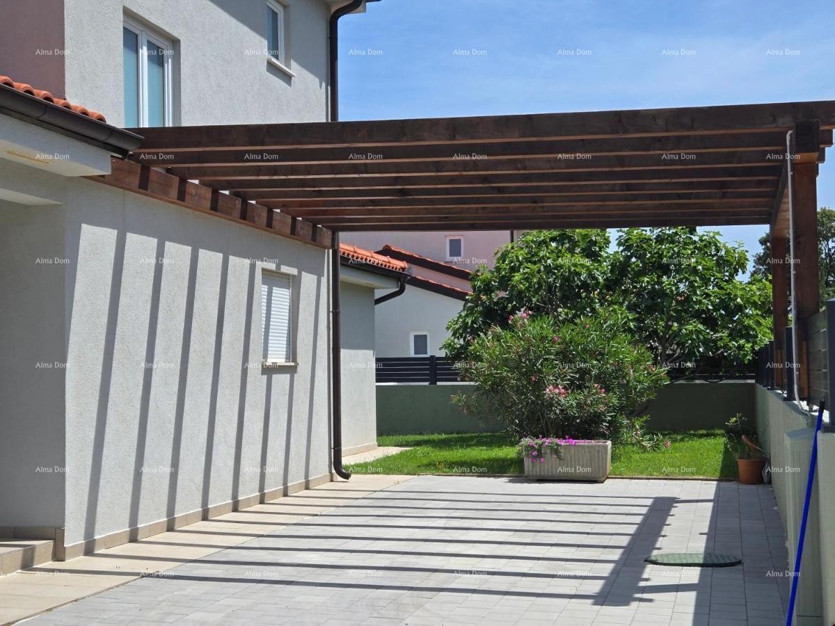 Raša – Villa con piscina privata e giardino 3