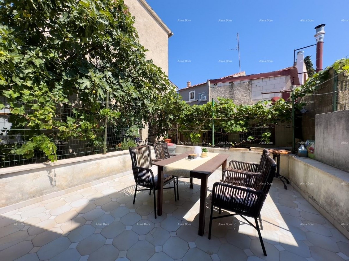 Продаем дом с офисными помещениями в центре Медулина! 1