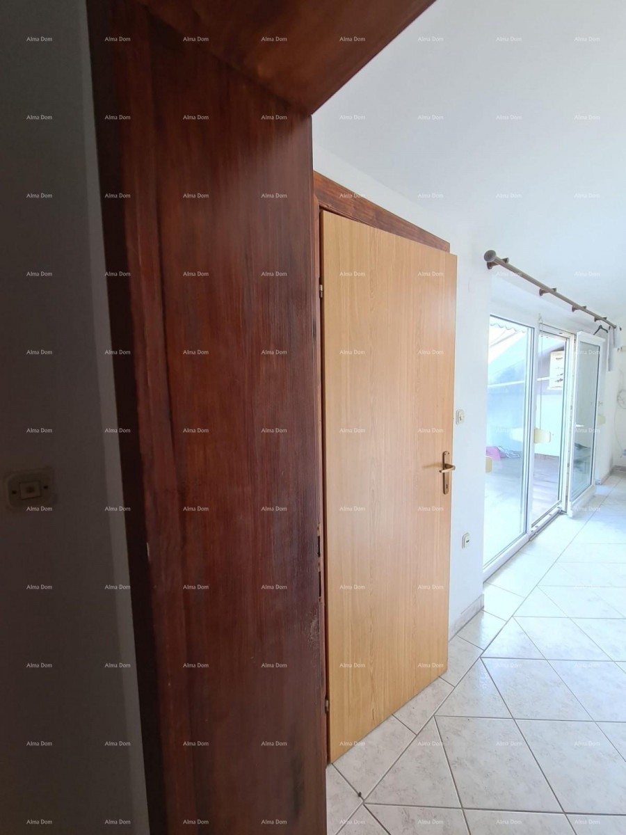 Excellent opportunity! Apartment for sale in a prime location, Medulin! Just a five-minute leisurely walk to the sea and beaches. Immediate proximity to the campsite. 12