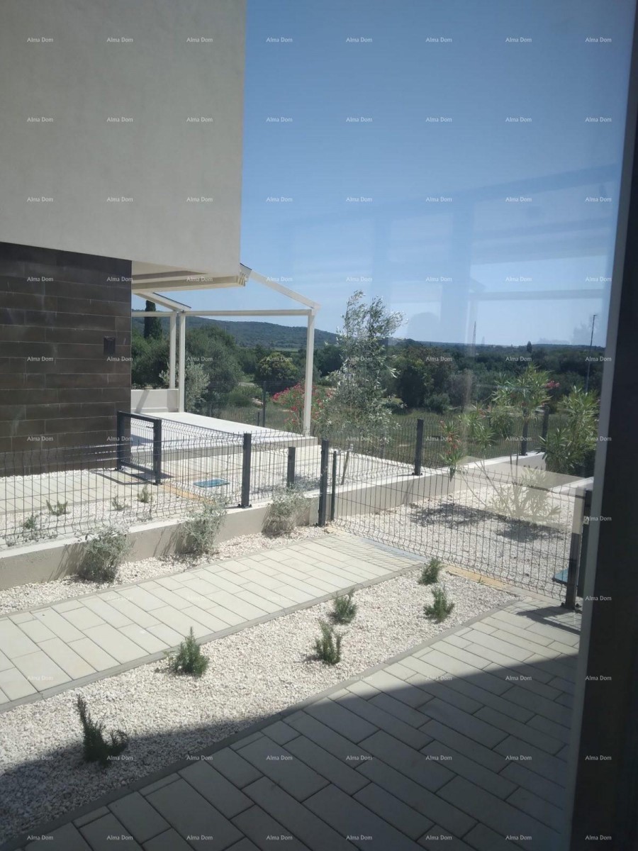 Prodaja dvoetažnog stana s parkirnim mjestom i vrtom, Rovinj! B1/B 12