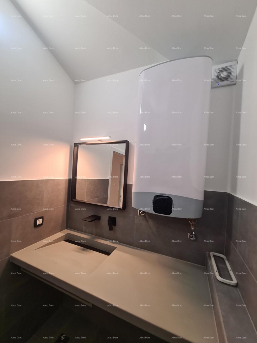 Istra. Pula. Veli vrh. 12