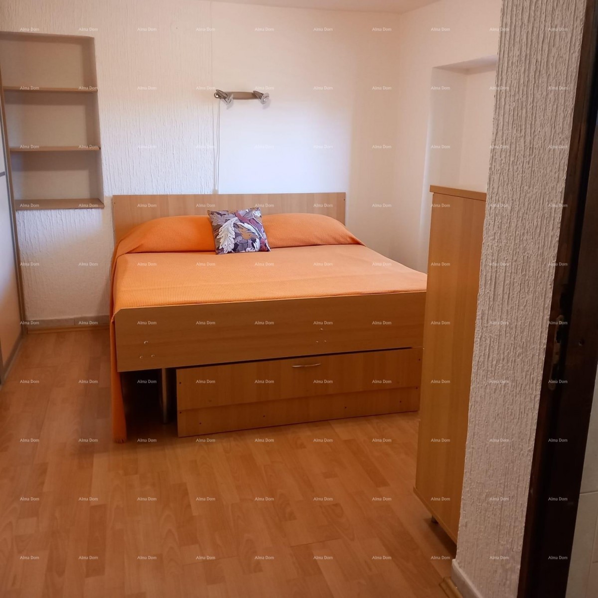 Prodaja kuće s dvorištem i parkirnim mjestima, Pula! 13