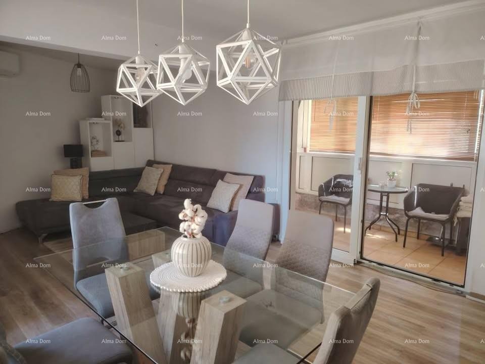 Prodaje se prostrani stan od 96 m² u Puli 2