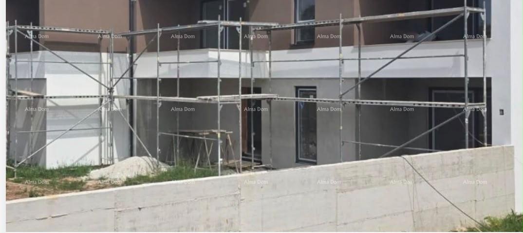 PULA, VALDEBEK – PROSTRAN STAN NA CIJELOJ ETAŽI, 132,55 m², GARAŽA I PARKIRNO MJESTO 2