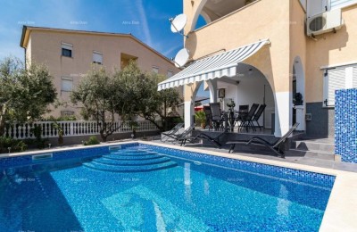 Medulin, apartment with pool.