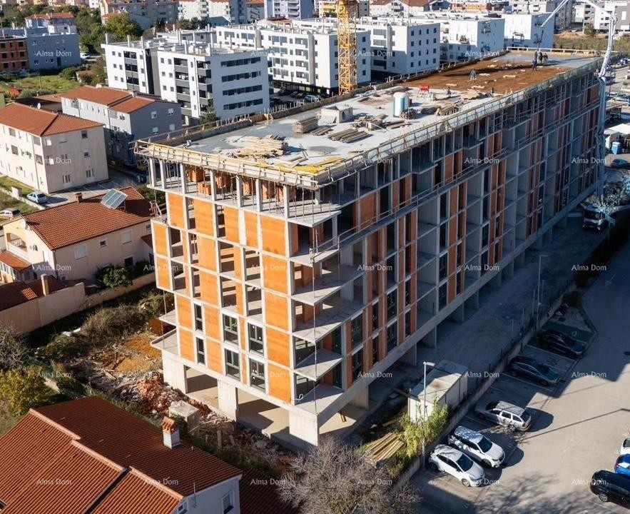 Pula! Edificio residenziale moderno con ascensore, vicino al centro. Appartamento con posto auto e ripostiglio. 9