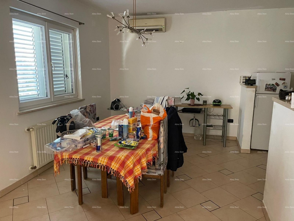 Umag! Kuća s velikom okućnicom i terasom. 32