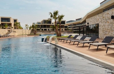 Luksuzni resort s krovnim infinity bazenom!