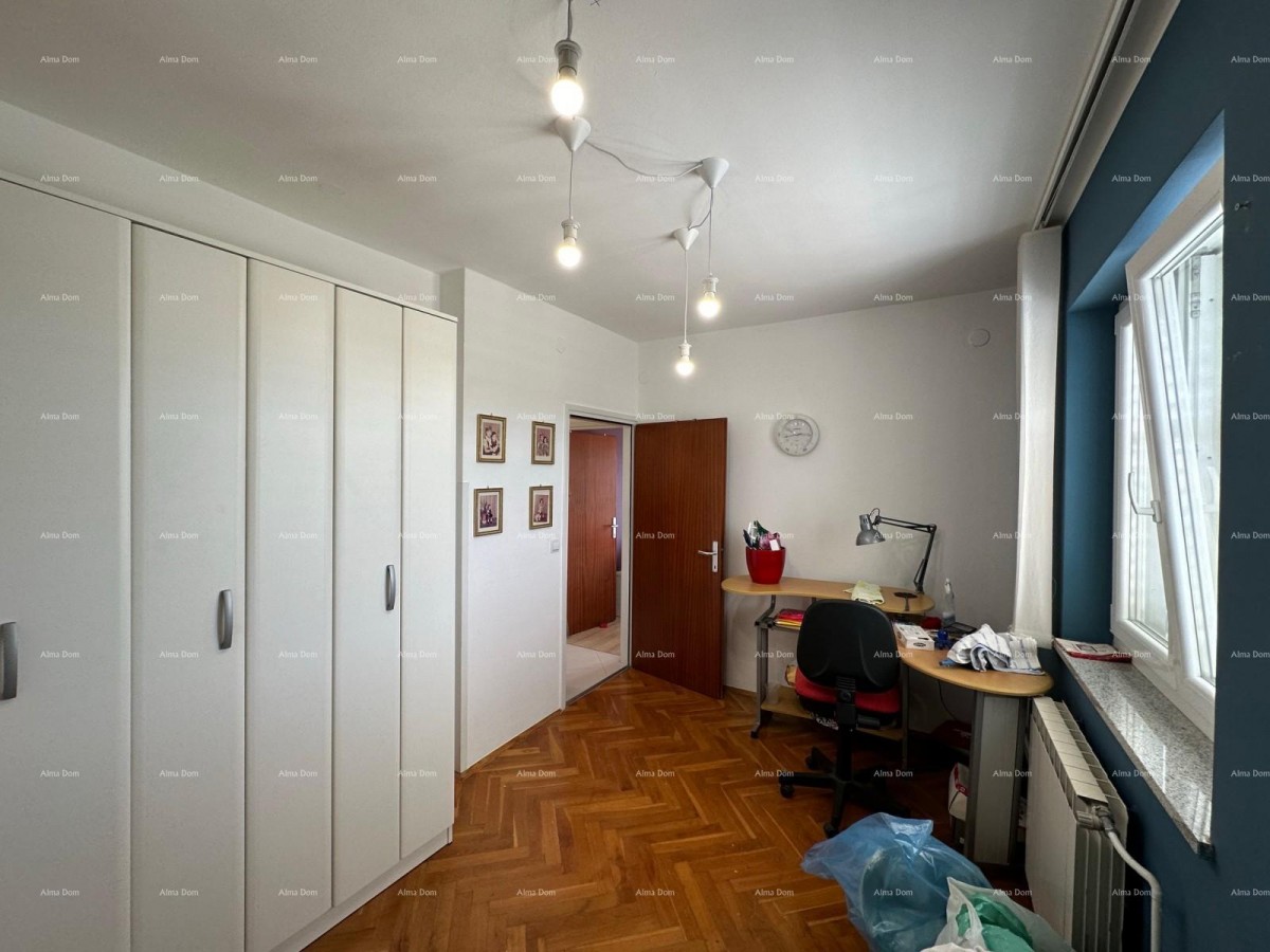 We are selling an apartment in a quiet location. Busoler. 24