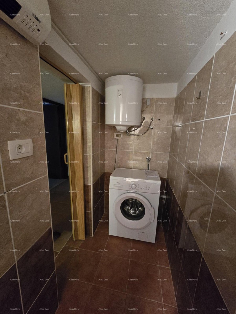 NOVIGRAD - Prodaja dveh stanovanj v družinski hiši 12