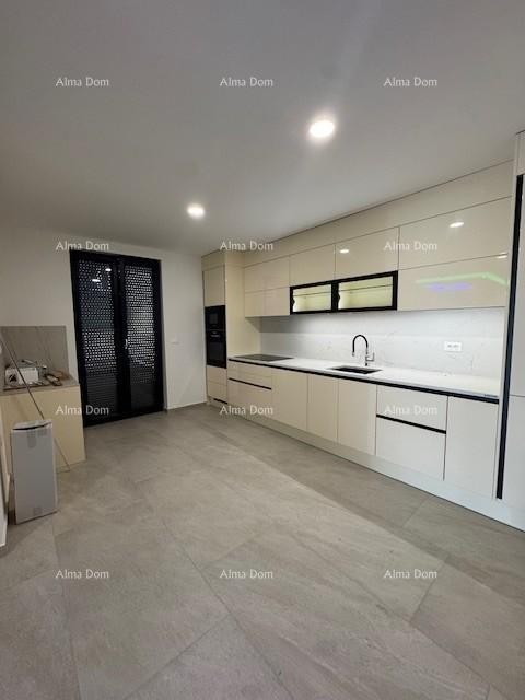 Two-story apartment with a pool and sea view. Medulin! 4
