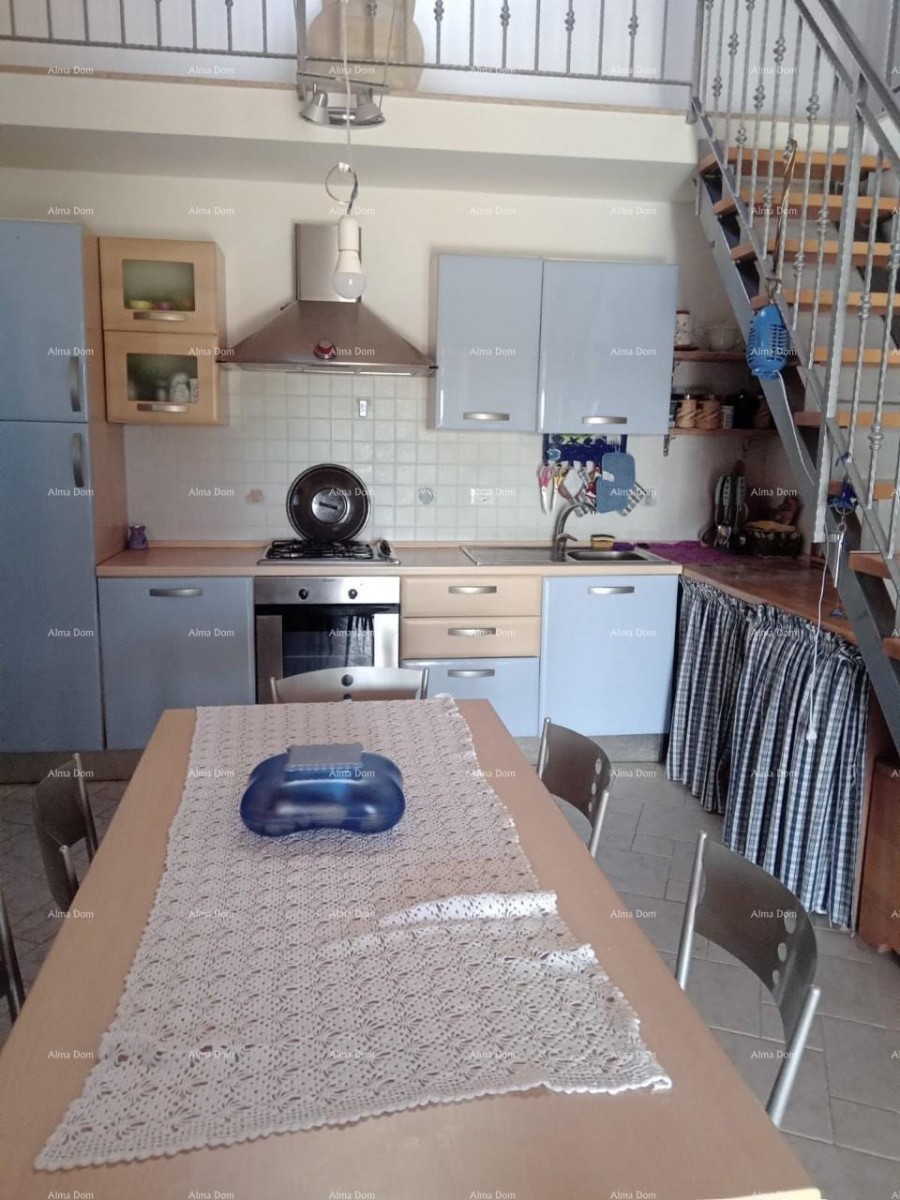 Близость города Умага. Продается дуплексный дом площадью 123,65 м² на самом берегу моря, в 10 метрах от моря. 3